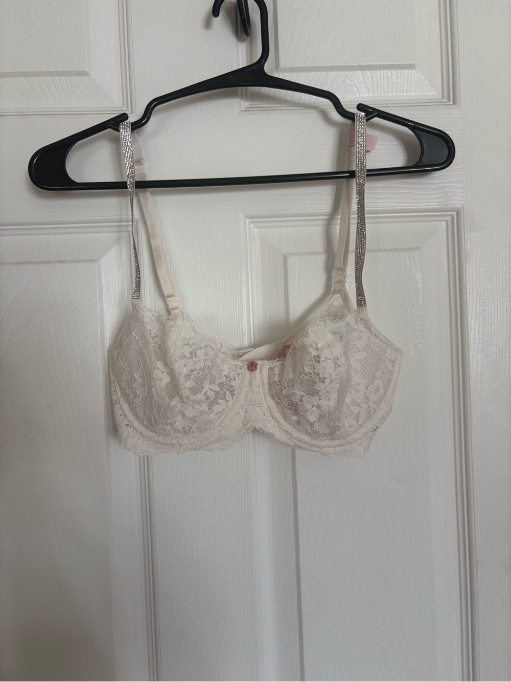 Victoria’s Secret Dream Angels Lace Bra 32D White Rhinestone Straps NWT